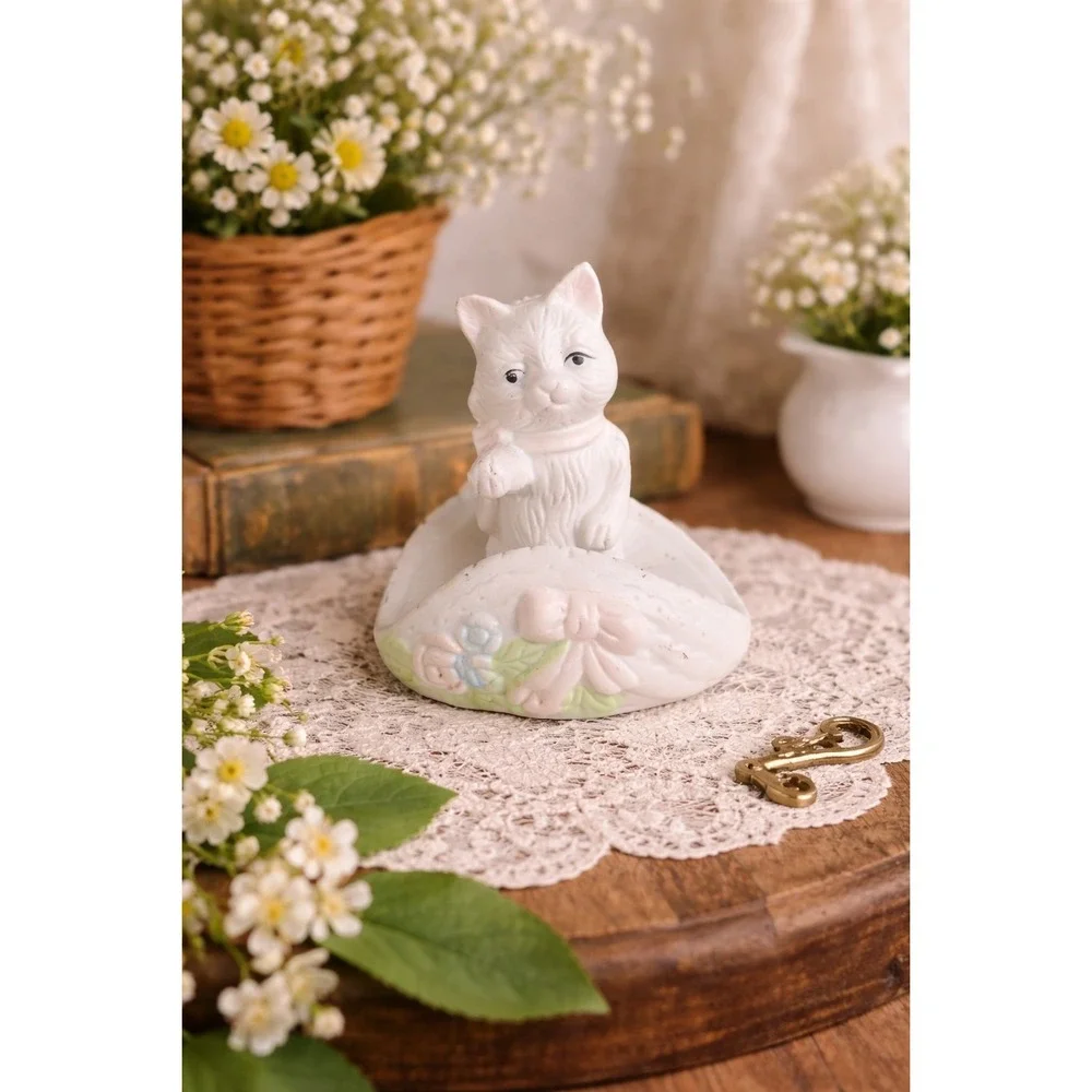 Vintage Porcelain Ceramic White Kitten in Basket Figurine 3.5